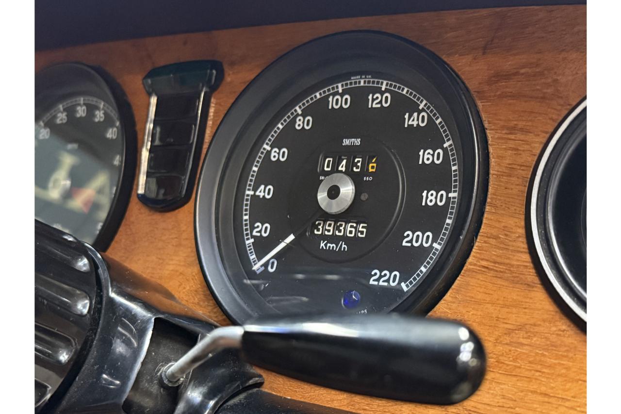 1972 Jaguar XJ6 4.2 Series 1 &ldquo;Ascot Fawn with dark Buckskin&rdquo;
