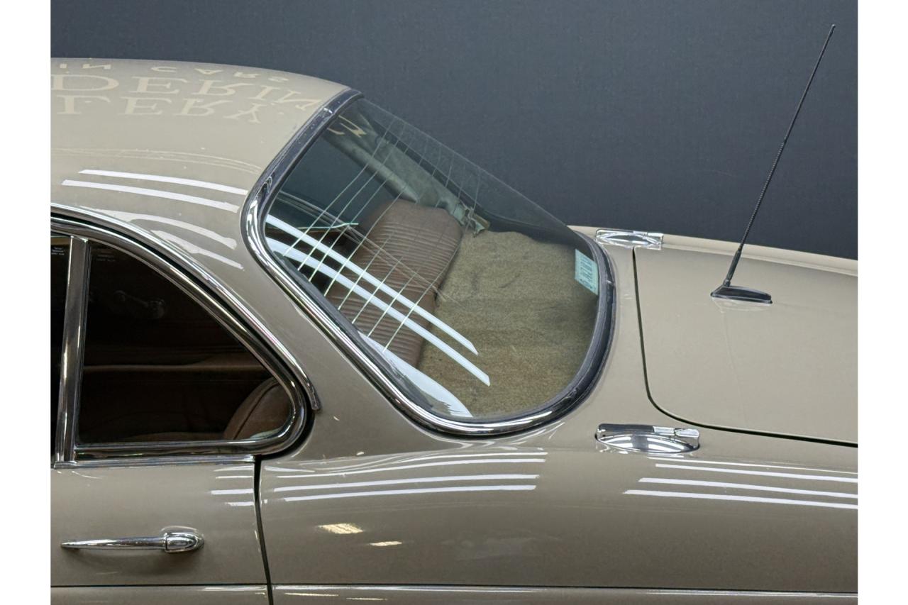 1972 Jaguar XJ6 4.2 Series 1 &ldquo;Ascot Fawn with dark Buckskin&rdquo;