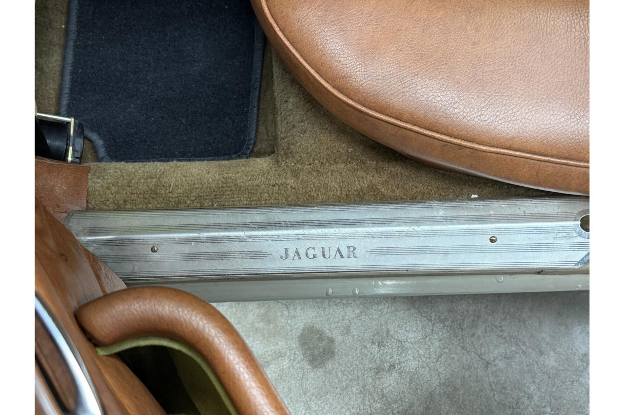 1972 Jaguar XJ6 4.2 Series 1 &ldquo;Ascot Fawn with dark Buckskin&rdquo;