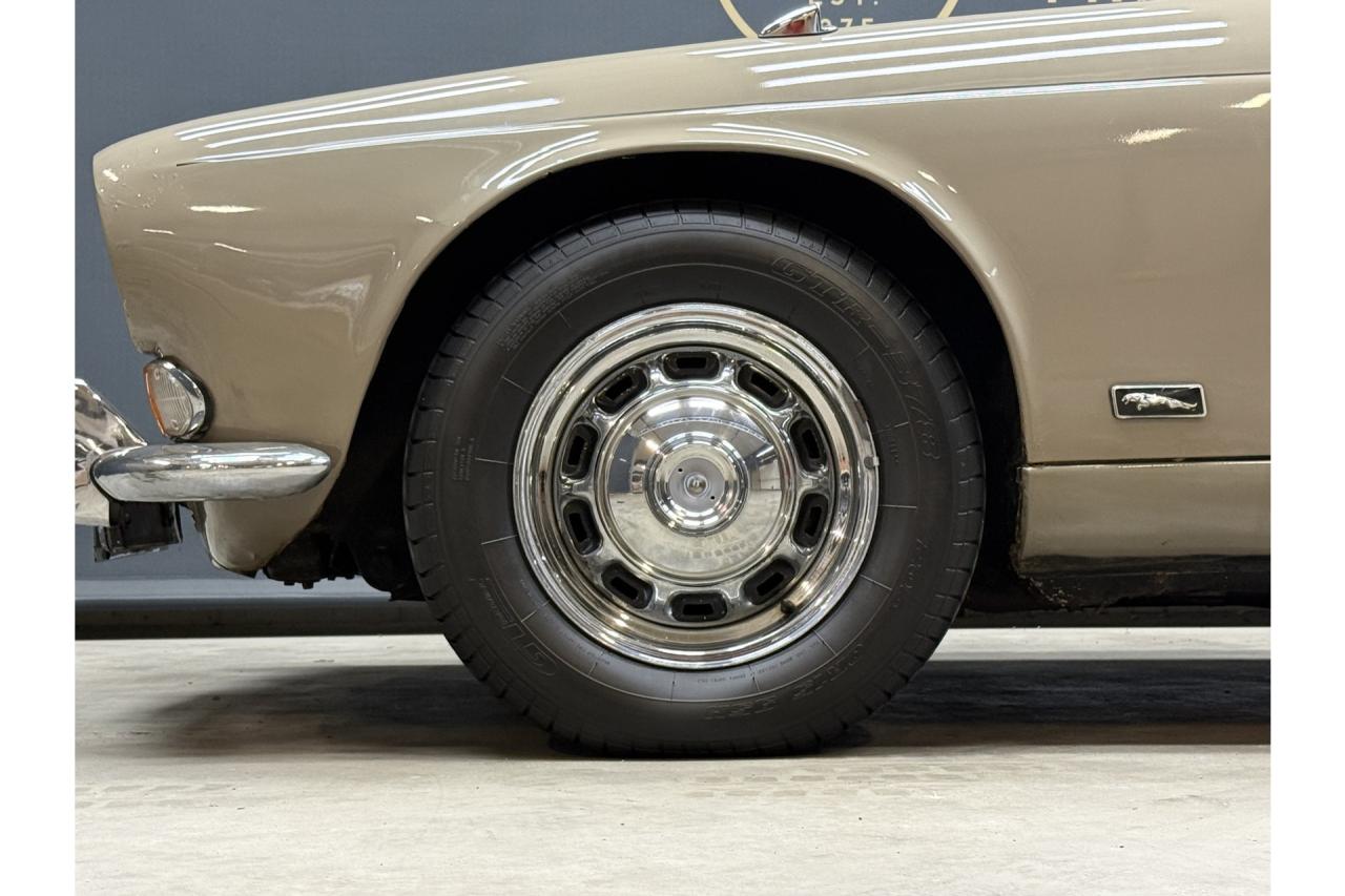 1972 Jaguar XJ6 4.2 Series 1 &ldquo;Ascot Fawn with dark Buckskin&rdquo;