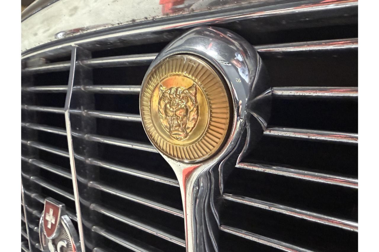 1972 Jaguar XJ6 4.2 Series 1 &ldquo;Ascot Fawn with dark Buckskin&rdquo;
