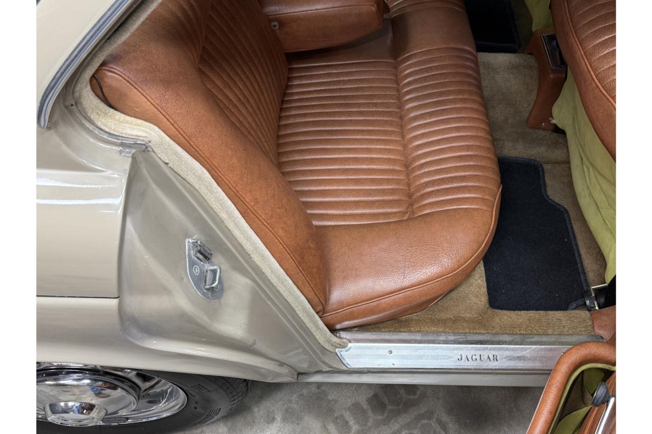 1972 Jaguar XJ6 4.2 Series 1 &ldquo;Ascot Fawn with dark Buckskin&rdquo;