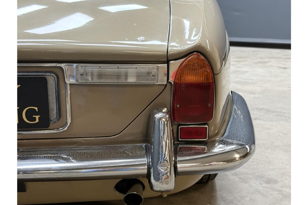 1972 Jaguar XJ6 4.2 Series 1 &ldquo;Ascot Fawn with dark Buckskin&rdquo;
