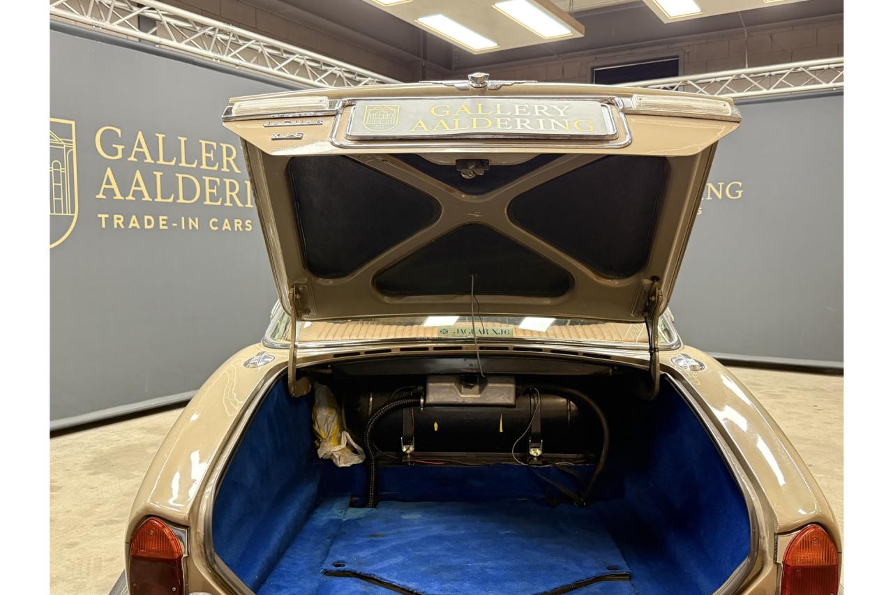 1972 Jaguar XJ6 4.2 Series 1 &ldquo;Ascot Fawn with dark Buckskin&rdquo;