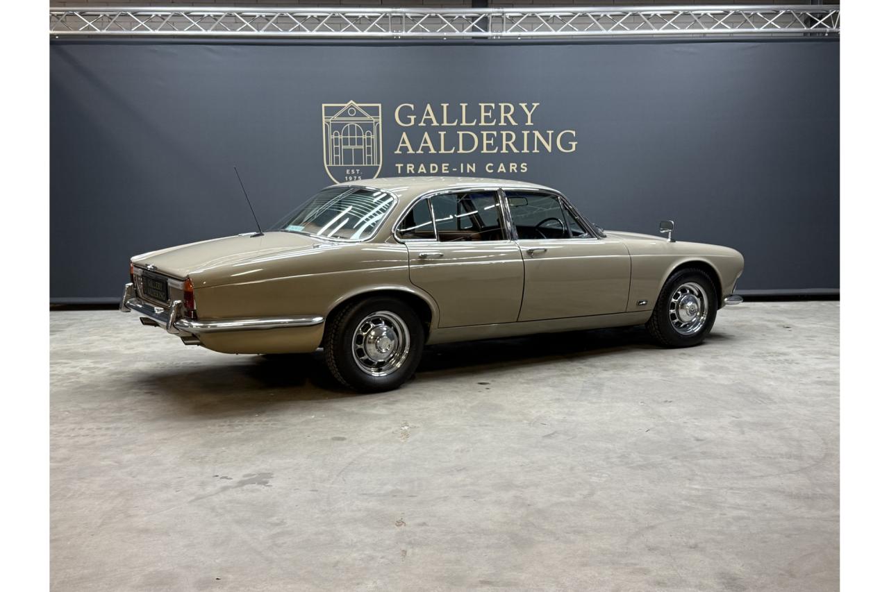 1972 Jaguar XJ6 4.2 Series 1 &ldquo;Ascot Fawn with dark Buckskin&rdquo;
