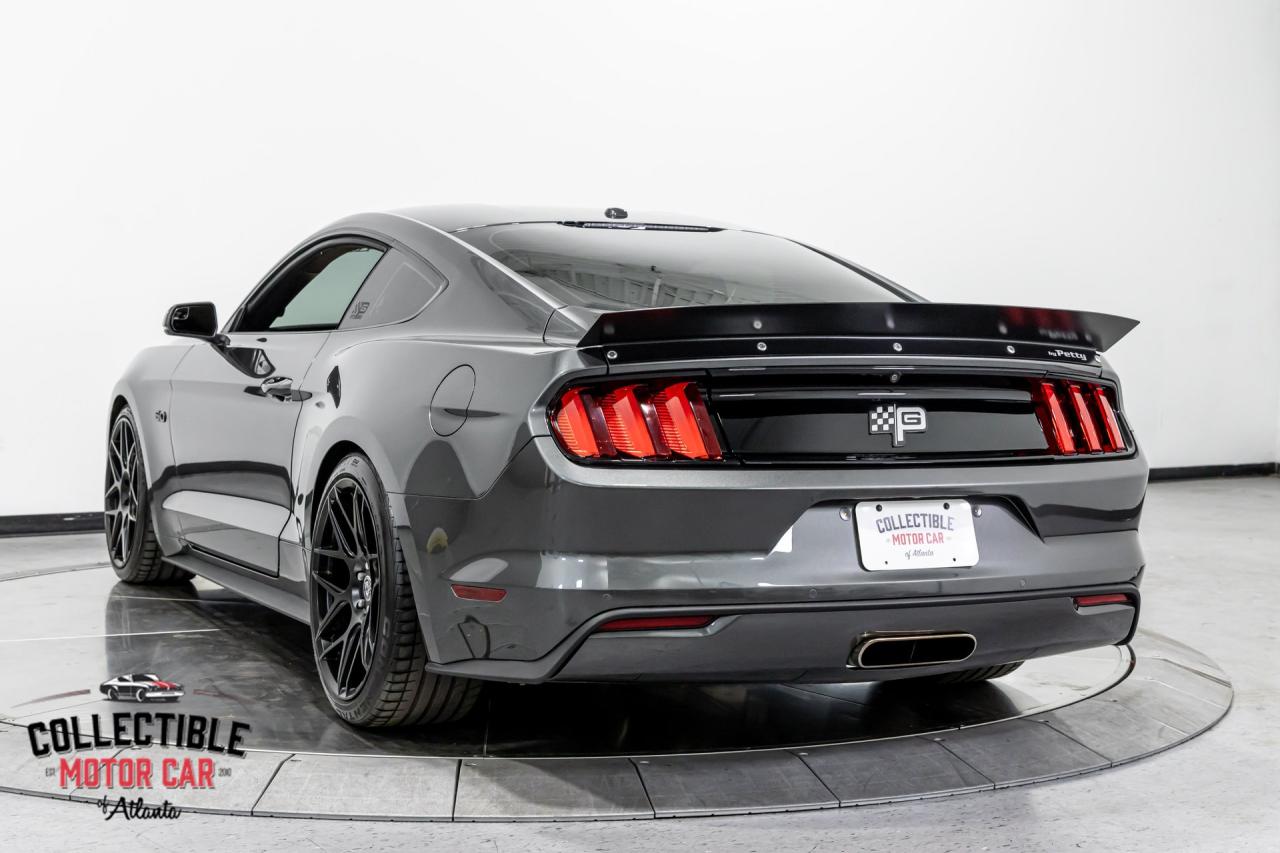 2016 Ford Mustang Petty&rsquo;s Garage King Edition #008
