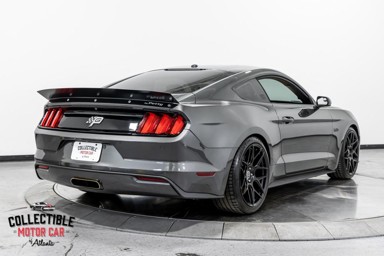 2016 Ford Mustang Petty&rsquo;s Garage King Edition #008