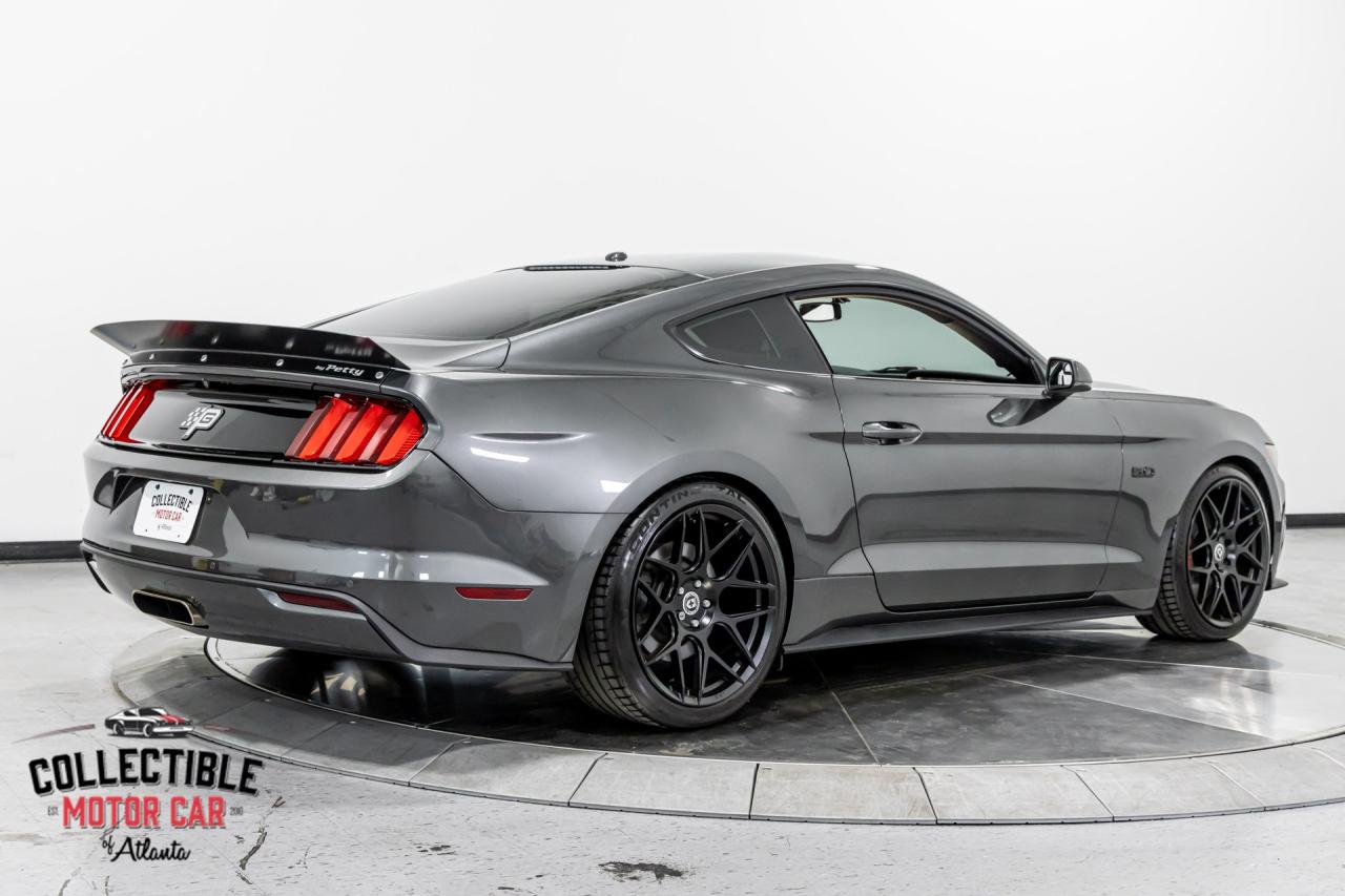 2016 Ford Mustang Petty&rsquo;s Garage King Edition #008