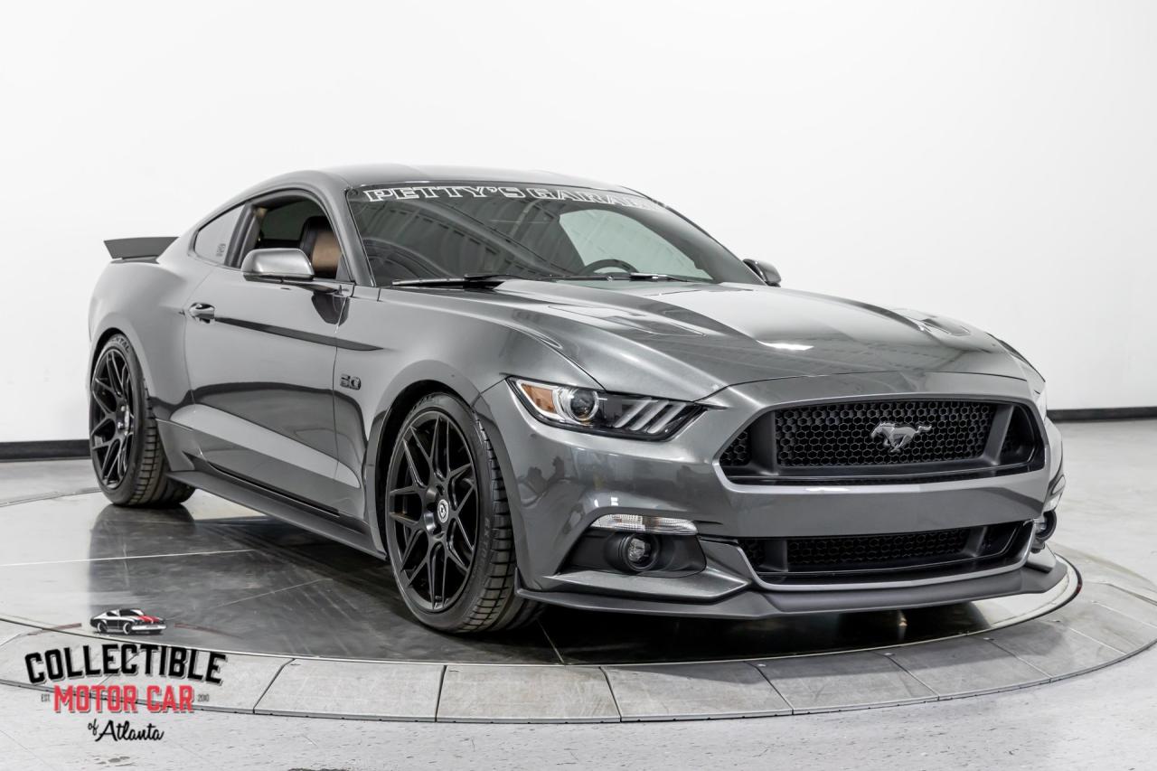 2016 Ford Mustang Petty&rsquo;s Garage King Edition #008
