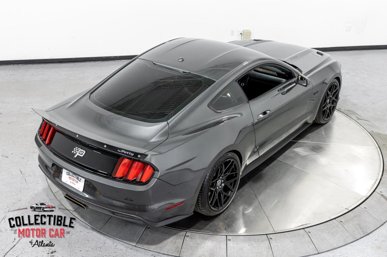 2016 Ford Mustang Petty&rsquo;s Garage King Edition #008