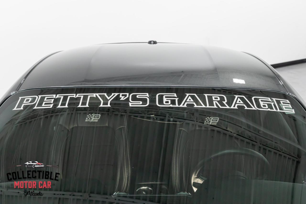 2016 Ford Mustang Petty&rsquo;s Garage King Edition #008