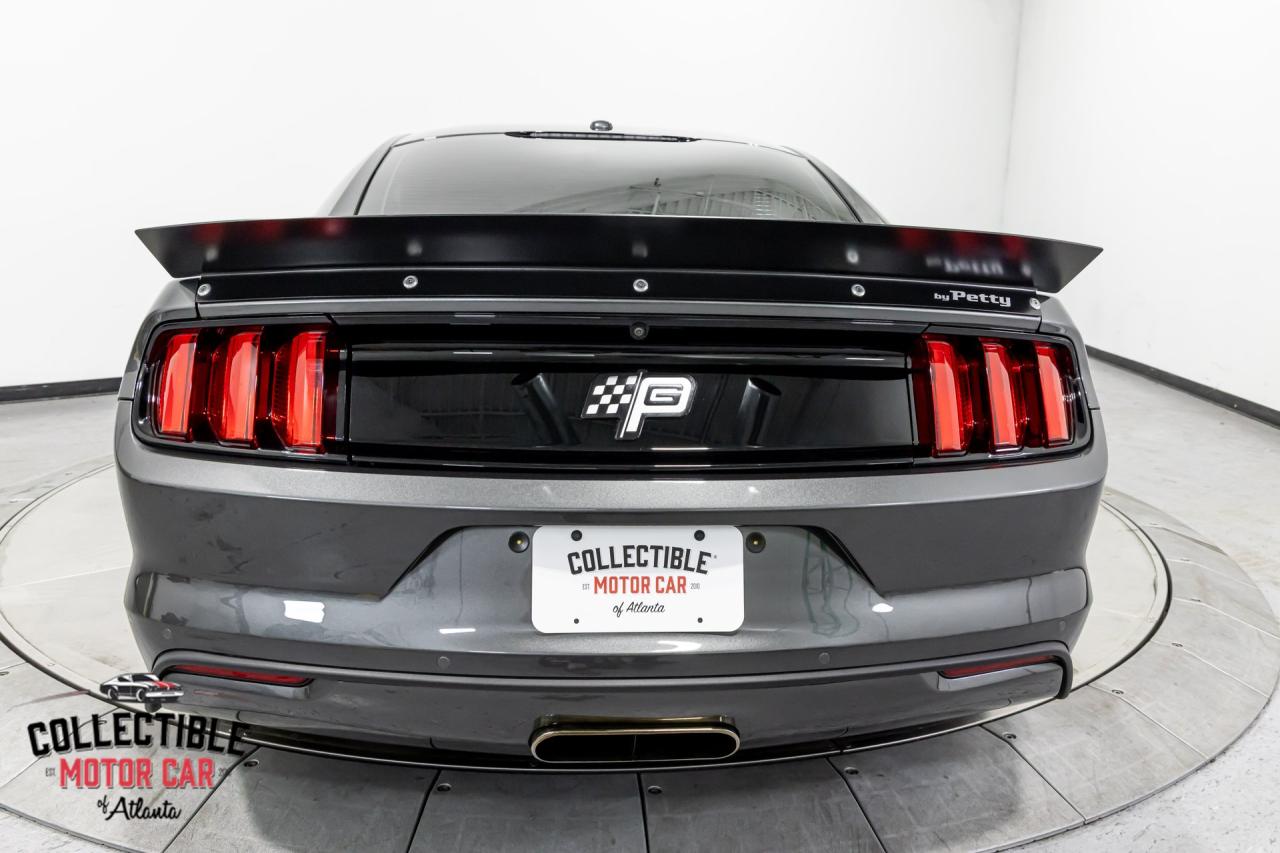 2016 Ford Mustang Petty&rsquo;s Garage King Edition #008