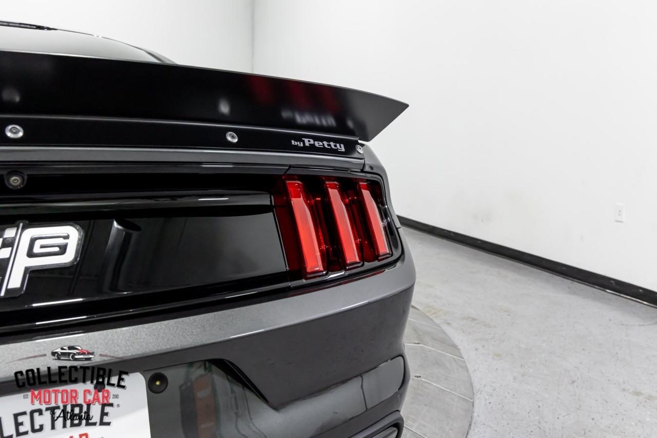 2016 Ford Mustang Petty&rsquo;s Garage King Edition #008