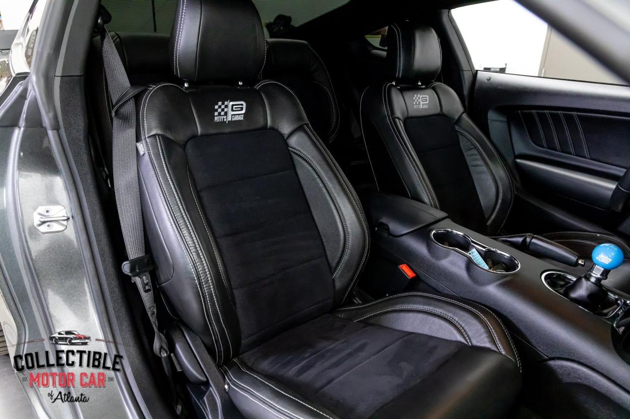 2016 Ford Mustang Petty&rsquo;s Garage King Edition #008