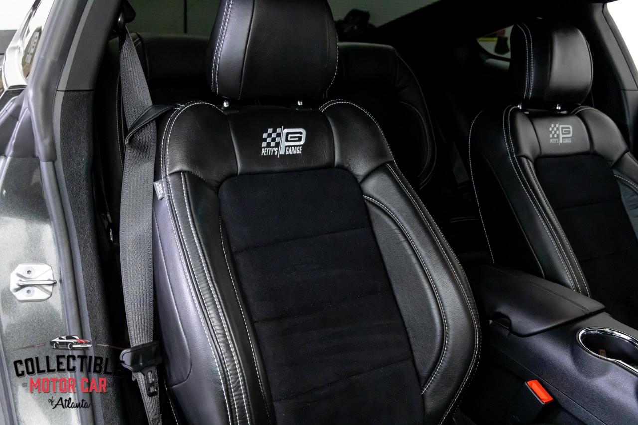 2016 Ford Mustang Petty&rsquo;s Garage King Edition #008