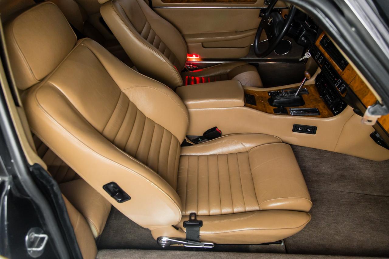 1989 Jaguar XJS BLACK/TAN COUPE