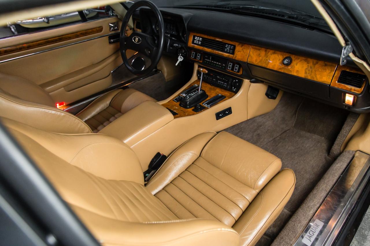 1989 Jaguar XJS BLACK/TAN COUPE