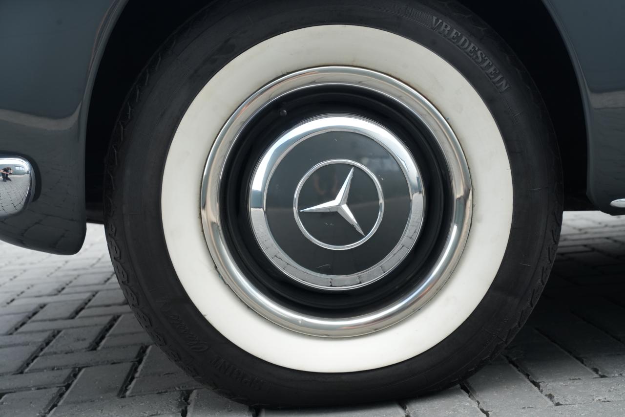 1961 Mercedes - Benz 190SL