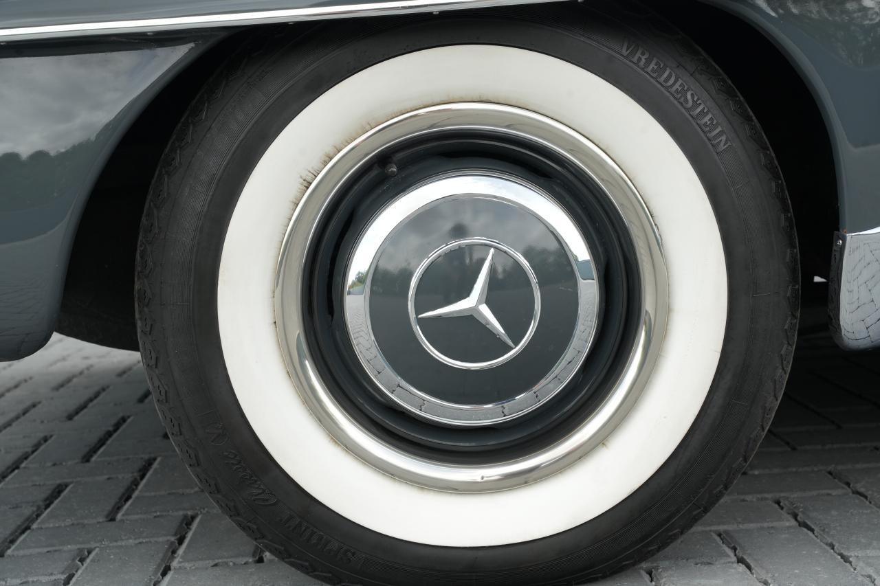 1961 Mercedes - Benz 190SL