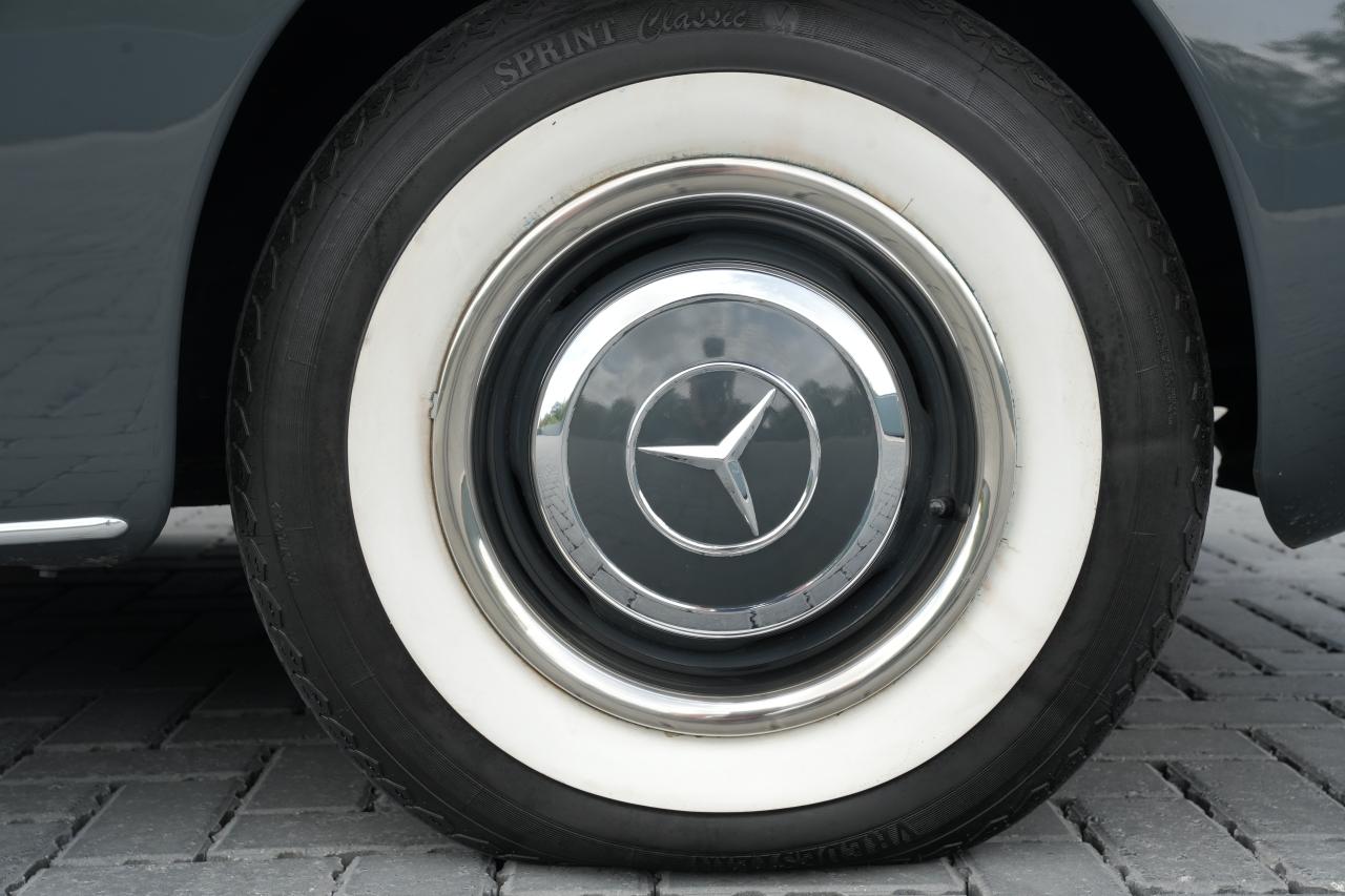 1961 Mercedes - Benz 190SL
