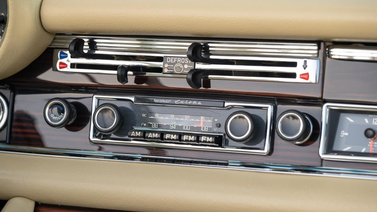 1971 Mercedes - Benz 280 SE 3.5 Cabriolet