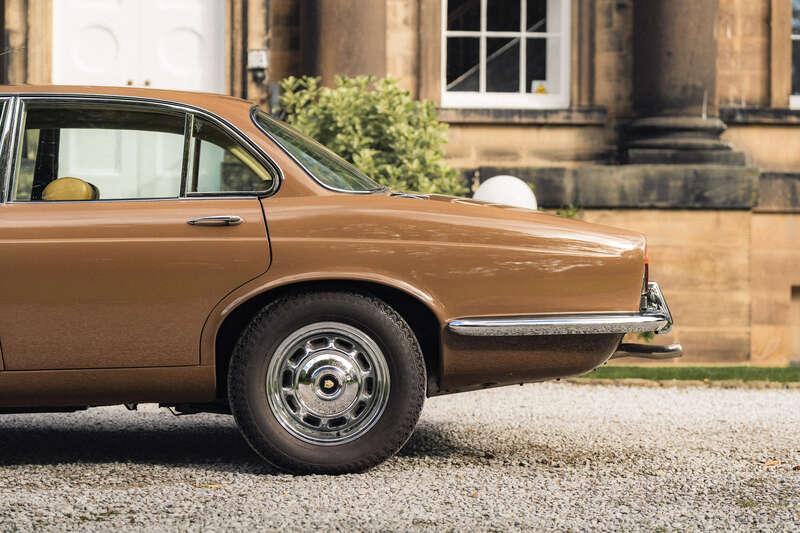 1972 Jaguar XJ12