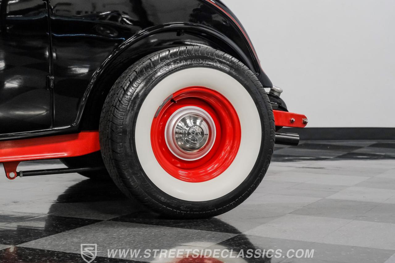 1932 Ford 3-Window Coupe