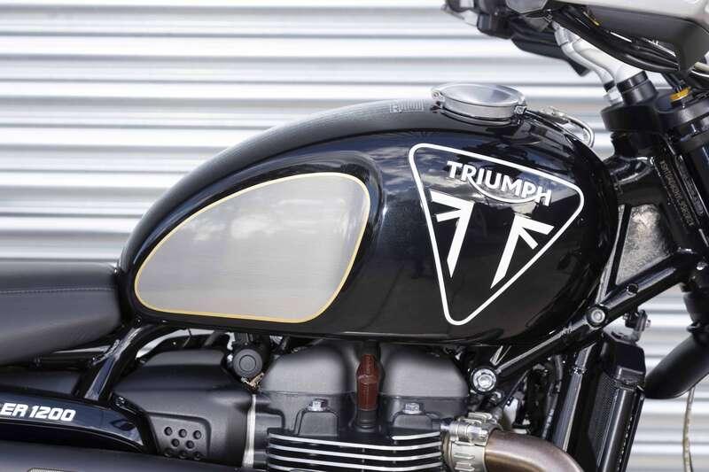 2020 Triumph 1200 SCRAMBLER BOND EDITION