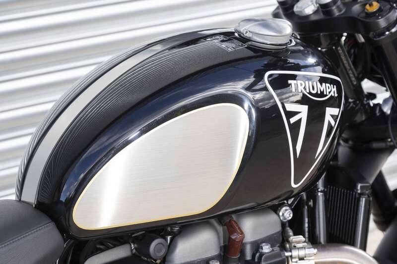 2020 Triumph 1200 SCRAMBLER BOND EDITION
