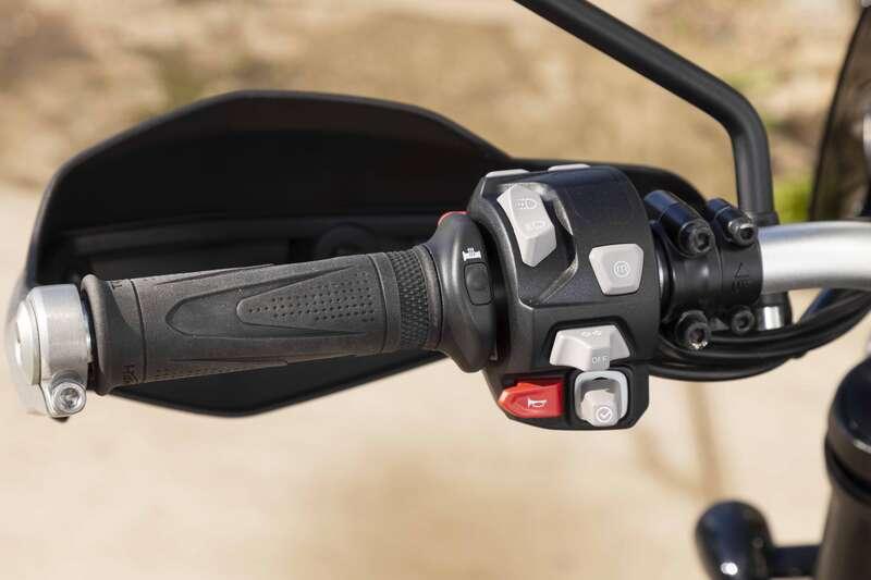 2020 Triumph 1200 SCRAMBLER BOND EDITION