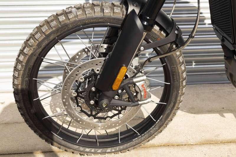 2020 Triumph 1200 SCRAMBLER BOND EDITION