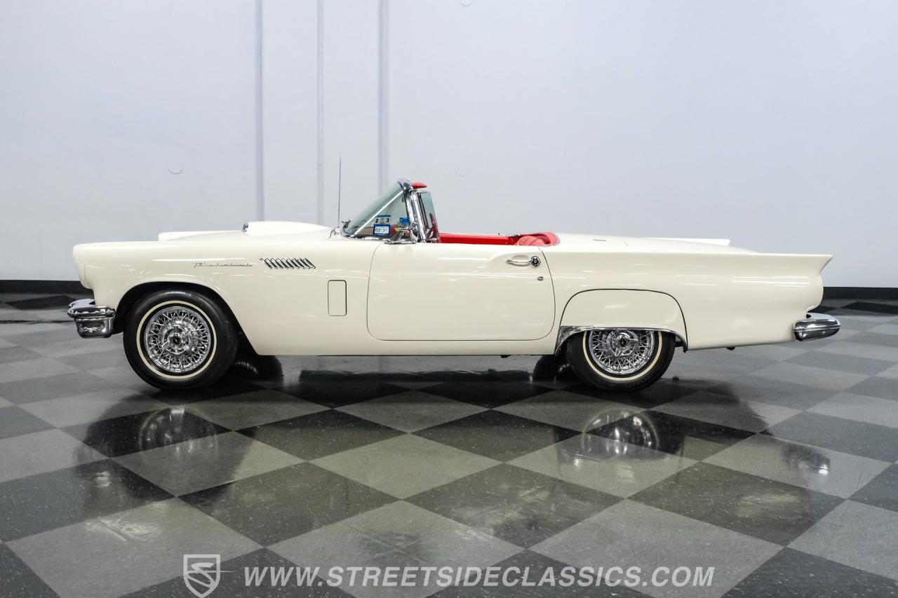 1957 Ford Thunderbird