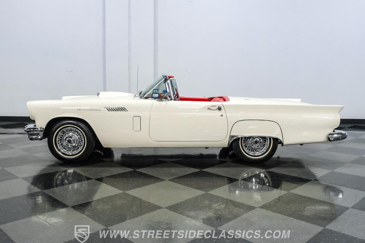 1957 Ford Thunderbird