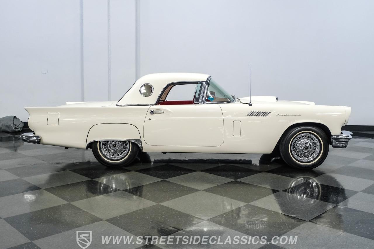 1957 Ford Thunderbird