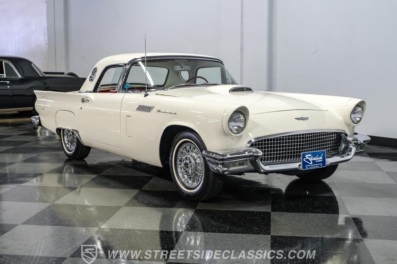 1957 Ford Thunderbird