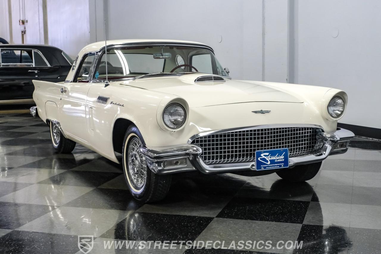 1957 Ford Thunderbird