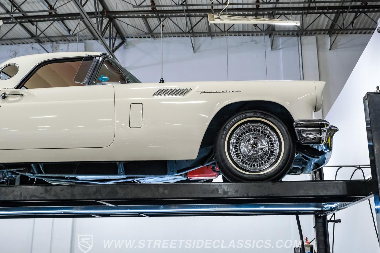 1957 Ford Thunderbird