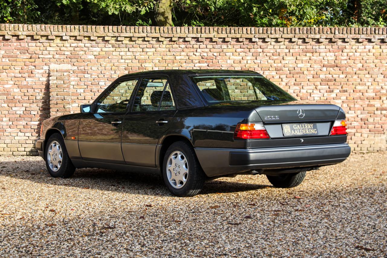 1992 Mercedes - Benz Mercedes Benz 200 E W124 &ldquo;36.000 km with one owner&rdquo; NEW ORIGINAL CONDITION