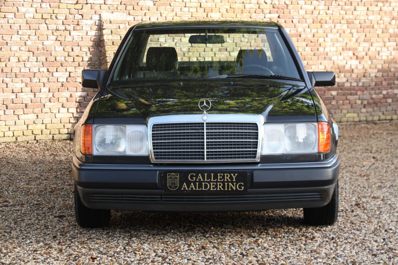 1992 Mercedes - Benz Mercedes Benz 200 E W124 &ldquo;36.000 km with one owner&rdquo; NEW ORIGINAL CONDITION