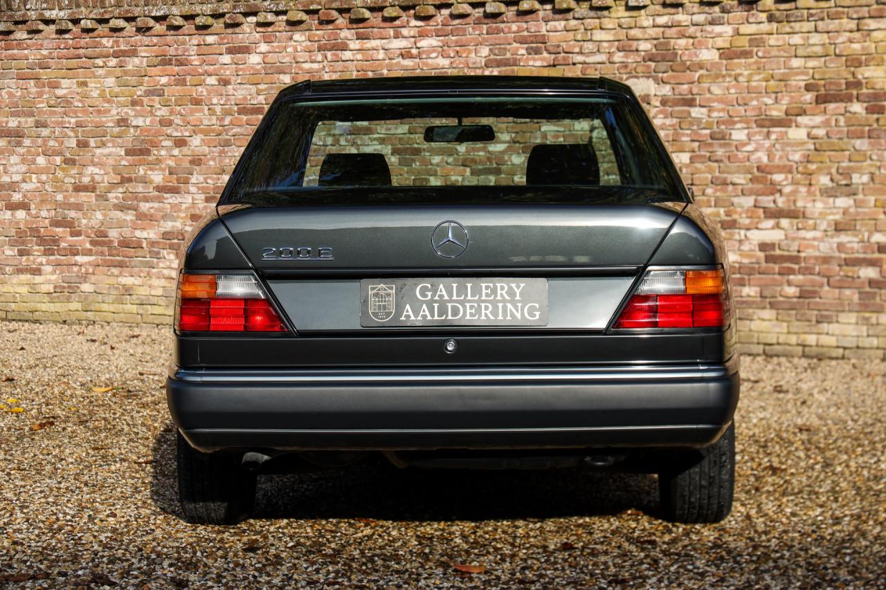 1992 Mercedes - Benz Mercedes Benz 200 E W124 &ldquo;36.000 km with one owner&rdquo; NEW ORIGINAL CONDITION