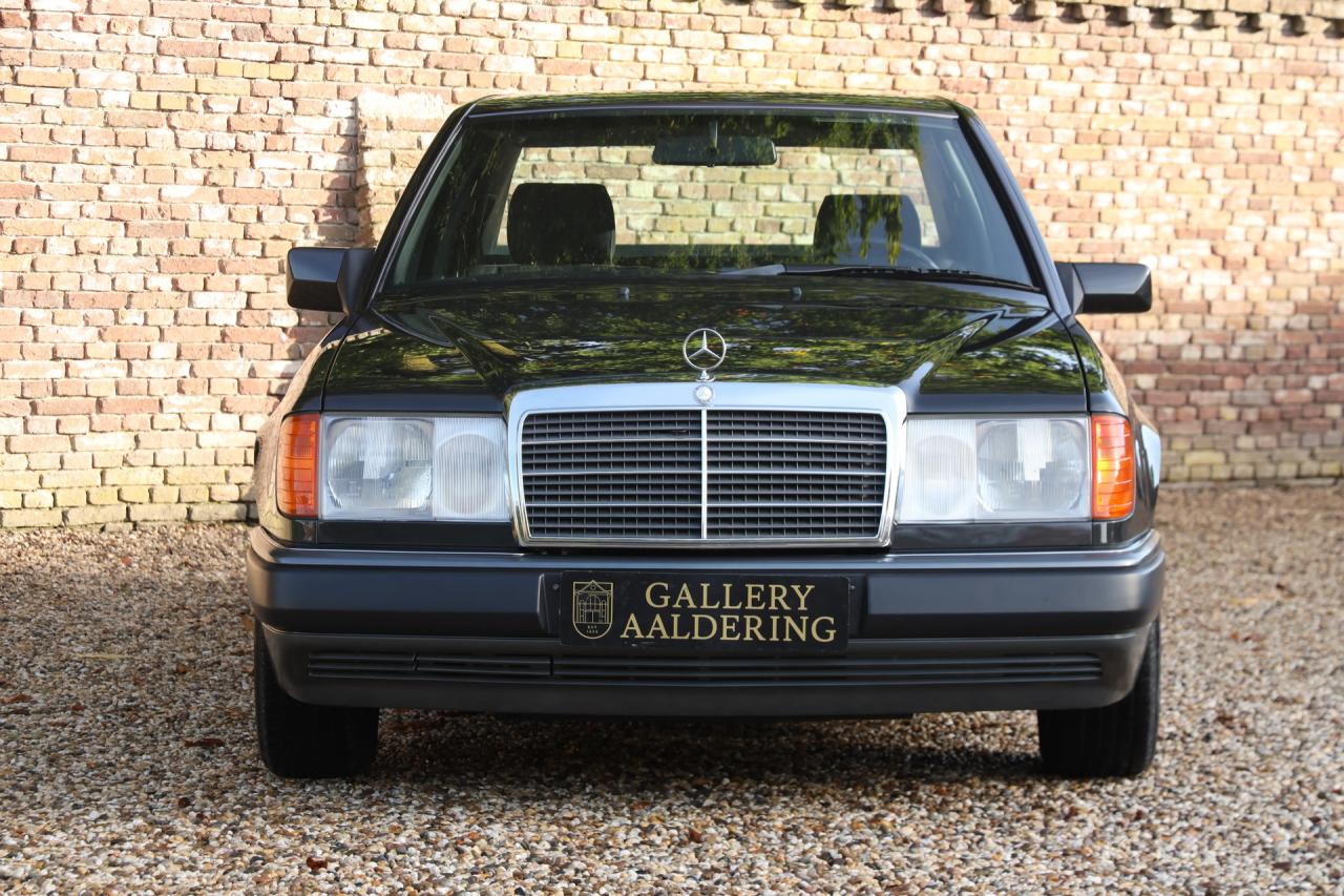 1992 Mercedes - Benz Mercedes Benz 200 E W124 &ldquo;36.000 km with one owner&rdquo; NEW ORIGINAL CONDITION