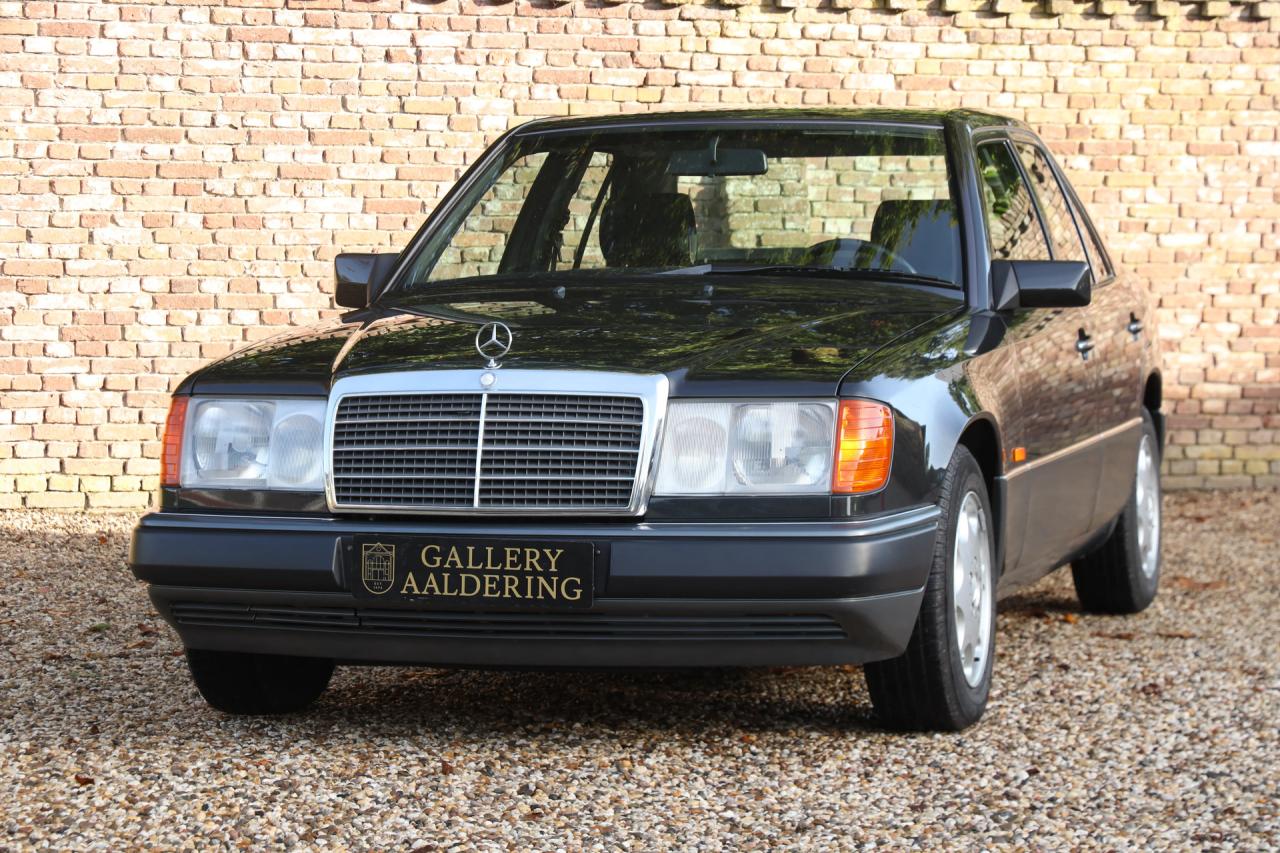 1992 Mercedes - Benz Mercedes Benz 200 E W124 &ldquo;36.000 km with one owner&rdquo; NEW ORIGINAL CONDITION