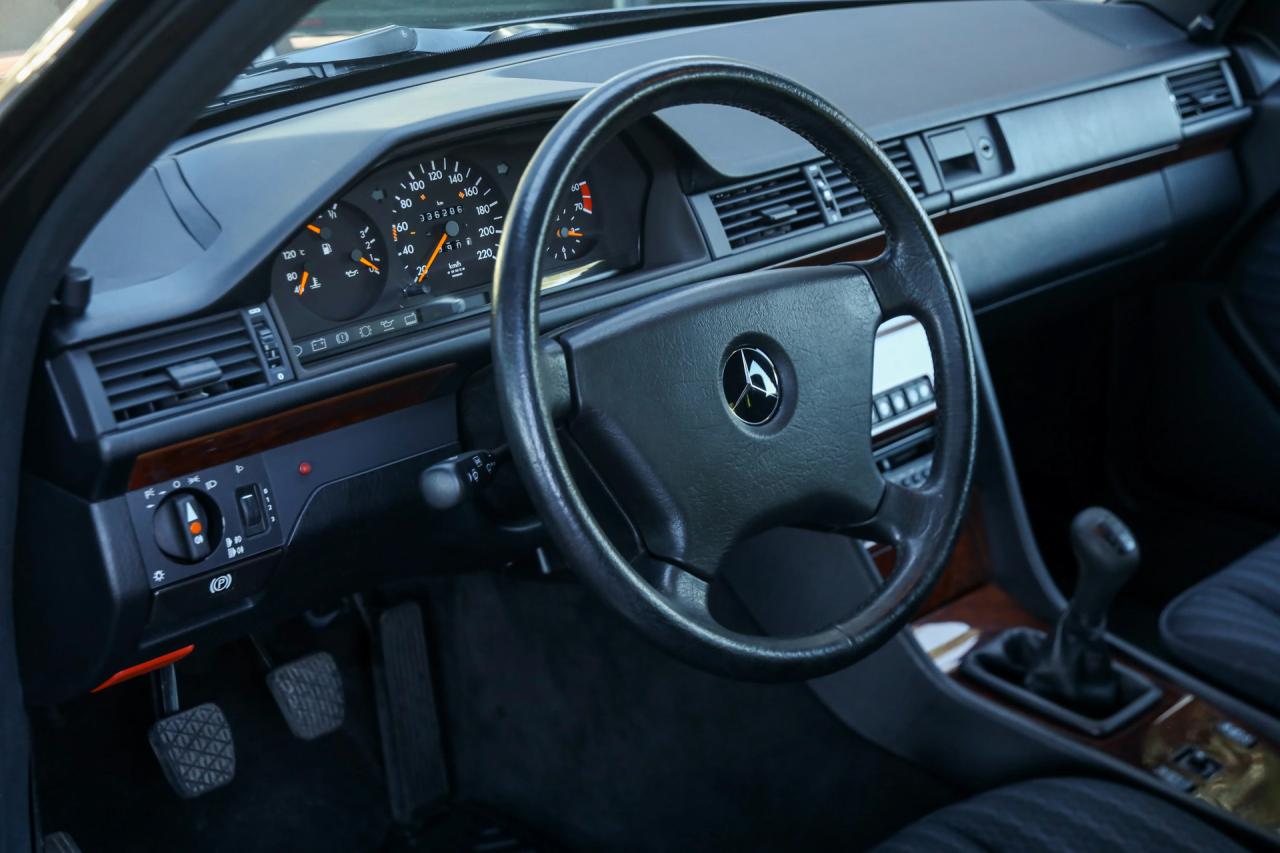 1992 Mercedes - Benz Mercedes Benz 200 E W124 &ldquo;36.000 km with one owner&rdquo; NEW ORIGINAL CONDITION