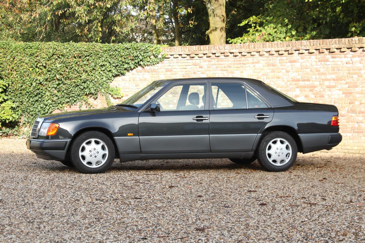 1992 Mercedes - Benz Mercedes Benz 200 E W124 &ldquo;36.000 km with one owner&rdquo; NEW ORIGINAL CONDITION