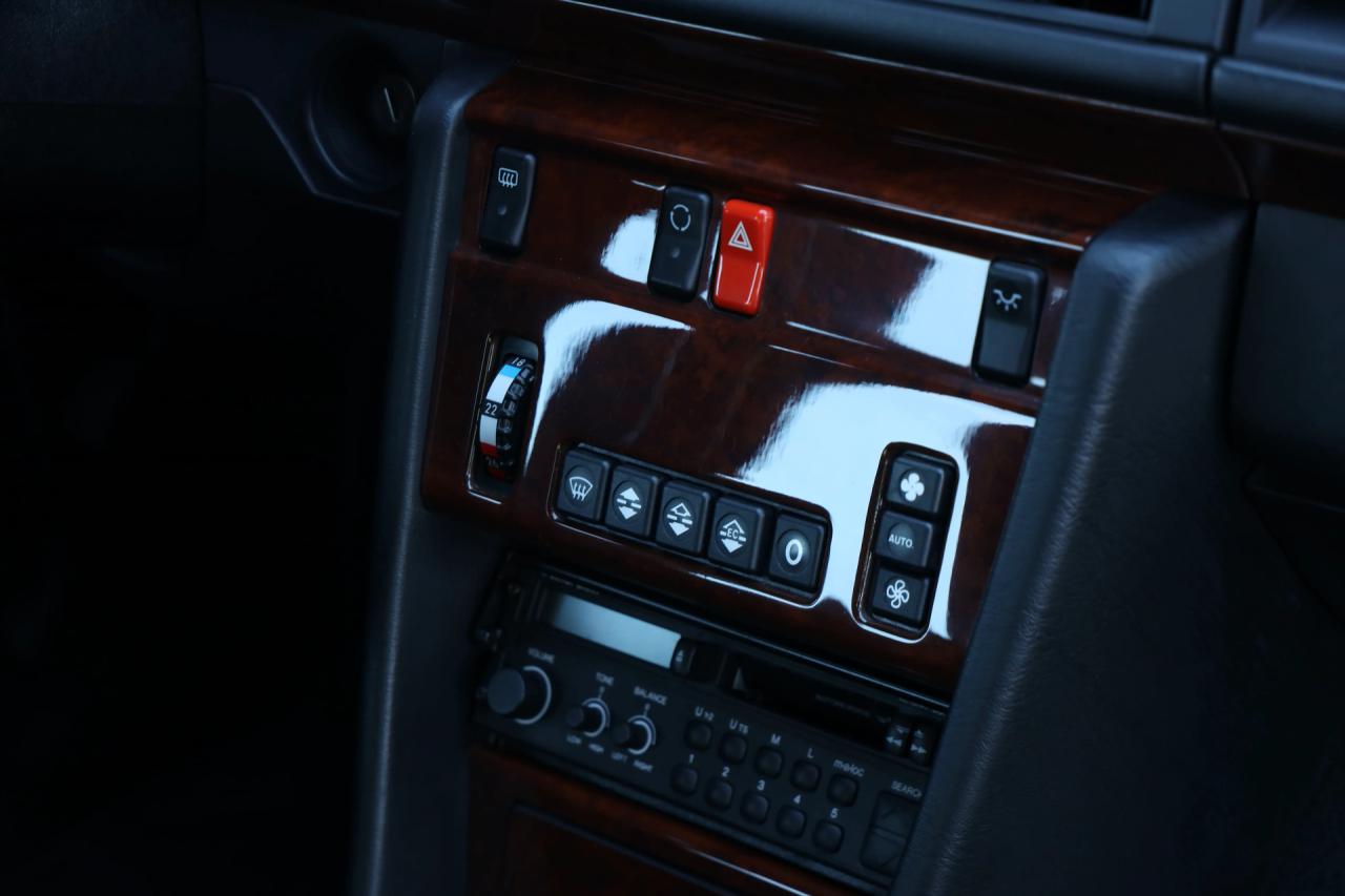 1992 Mercedes - Benz Mercedes Benz 200 E W124 &ldquo;36.000 km with one owner&rdquo; NEW ORIGINAL CONDITION