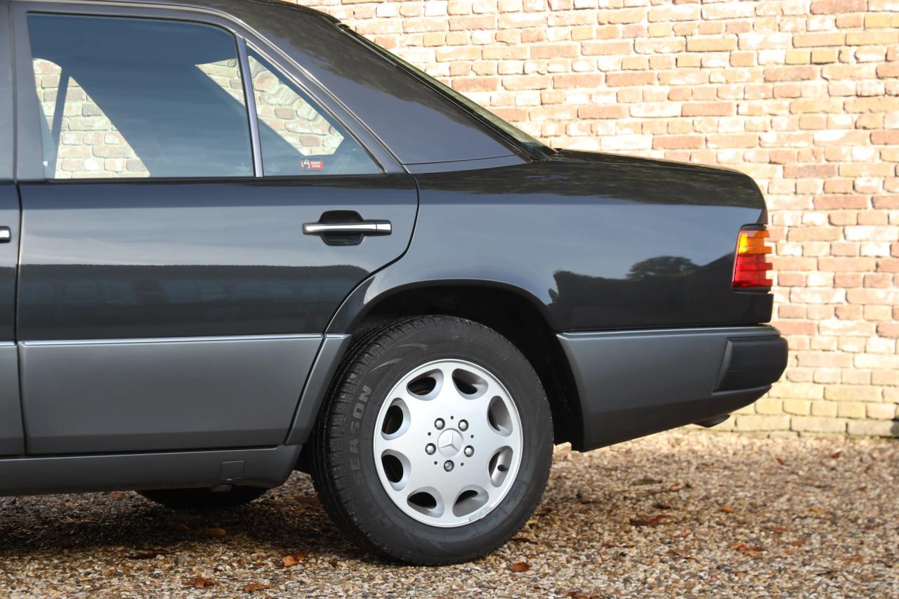 1992 Mercedes - Benz Mercedes Benz 200 E W124 &ldquo;36.000 km with one owner&rdquo; NEW ORIGINAL CONDITION