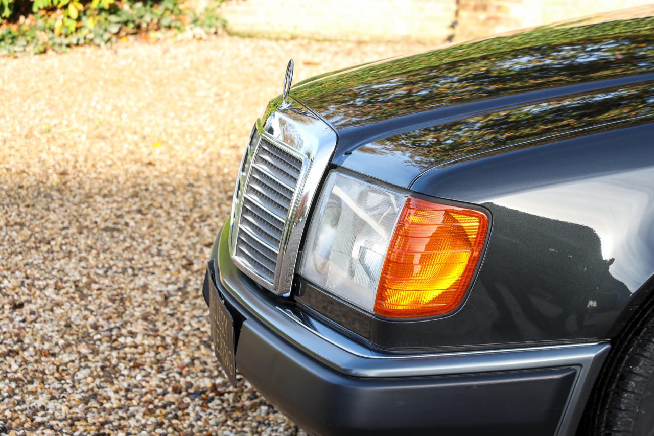 1992 Mercedes - Benz Mercedes Benz 200 E W124 &ldquo;36.000 km with one owner&rdquo; NEW ORIGINAL CONDITION