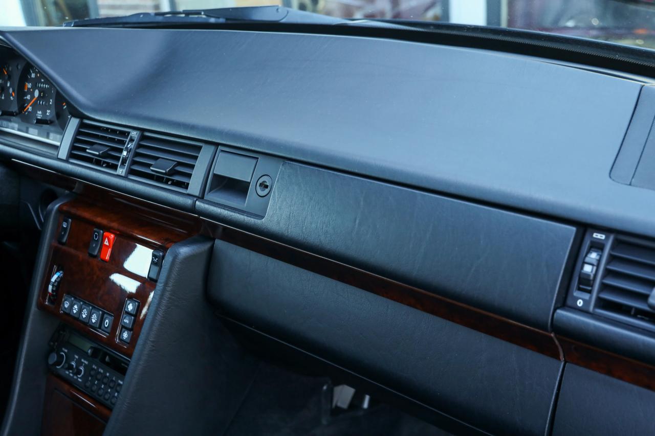 1992 Mercedes - Benz Mercedes Benz 200 E W124 &ldquo;36.000 km with one owner&rdquo; NEW ORIGINAL CONDITION