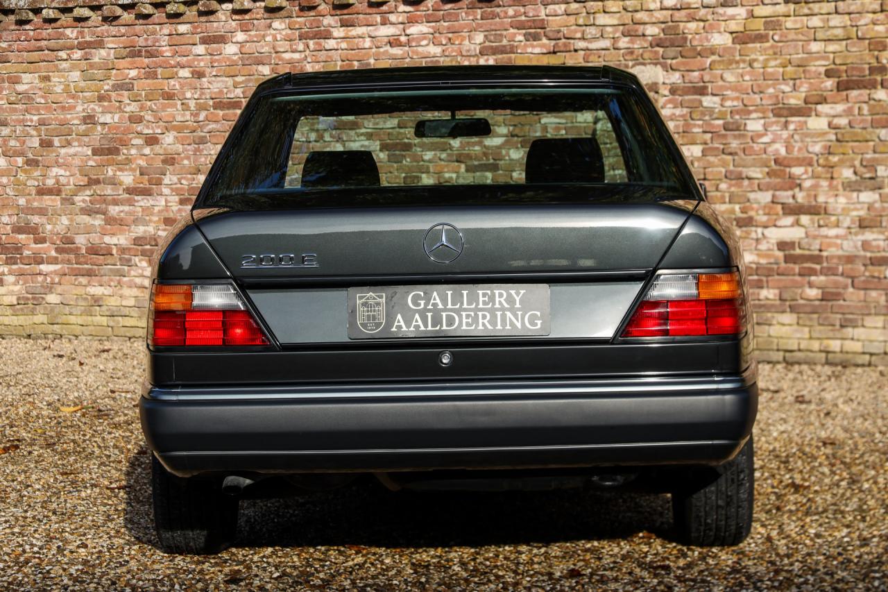 1992 Mercedes - Benz Mercedes Benz 200 E W124 &ldquo;36.000 km with one owner&rdquo; NEW ORIGINAL CONDITION