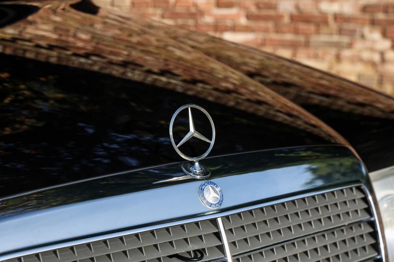 1992 Mercedes - Benz Mercedes Benz 200 E W124 &ldquo;36.000 km with one owner&rdquo; NEW ORIGINAL CONDITION